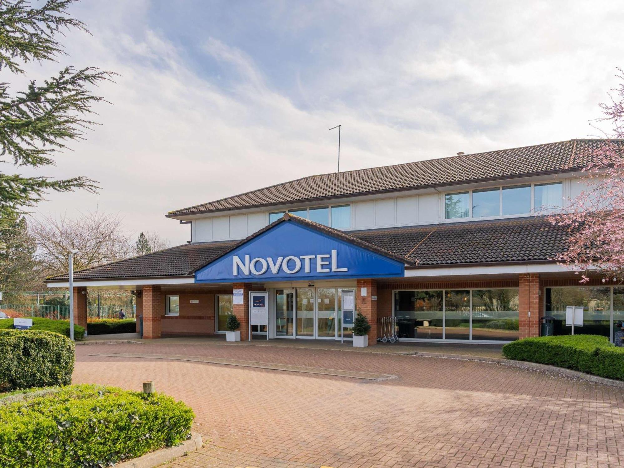 Novotel Milton Keynes Buitenkant foto