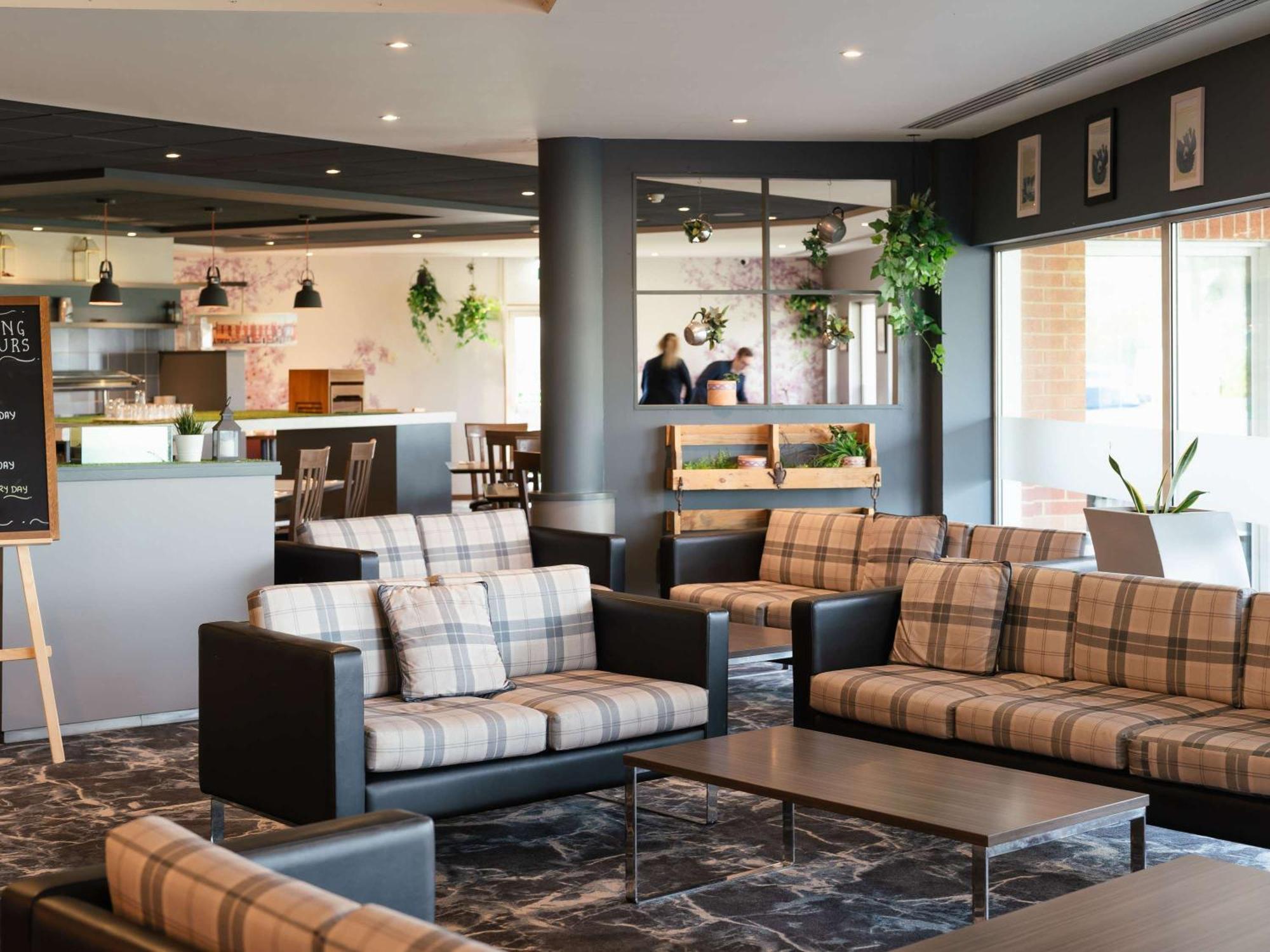 Novotel Milton Keynes Buitenkant foto