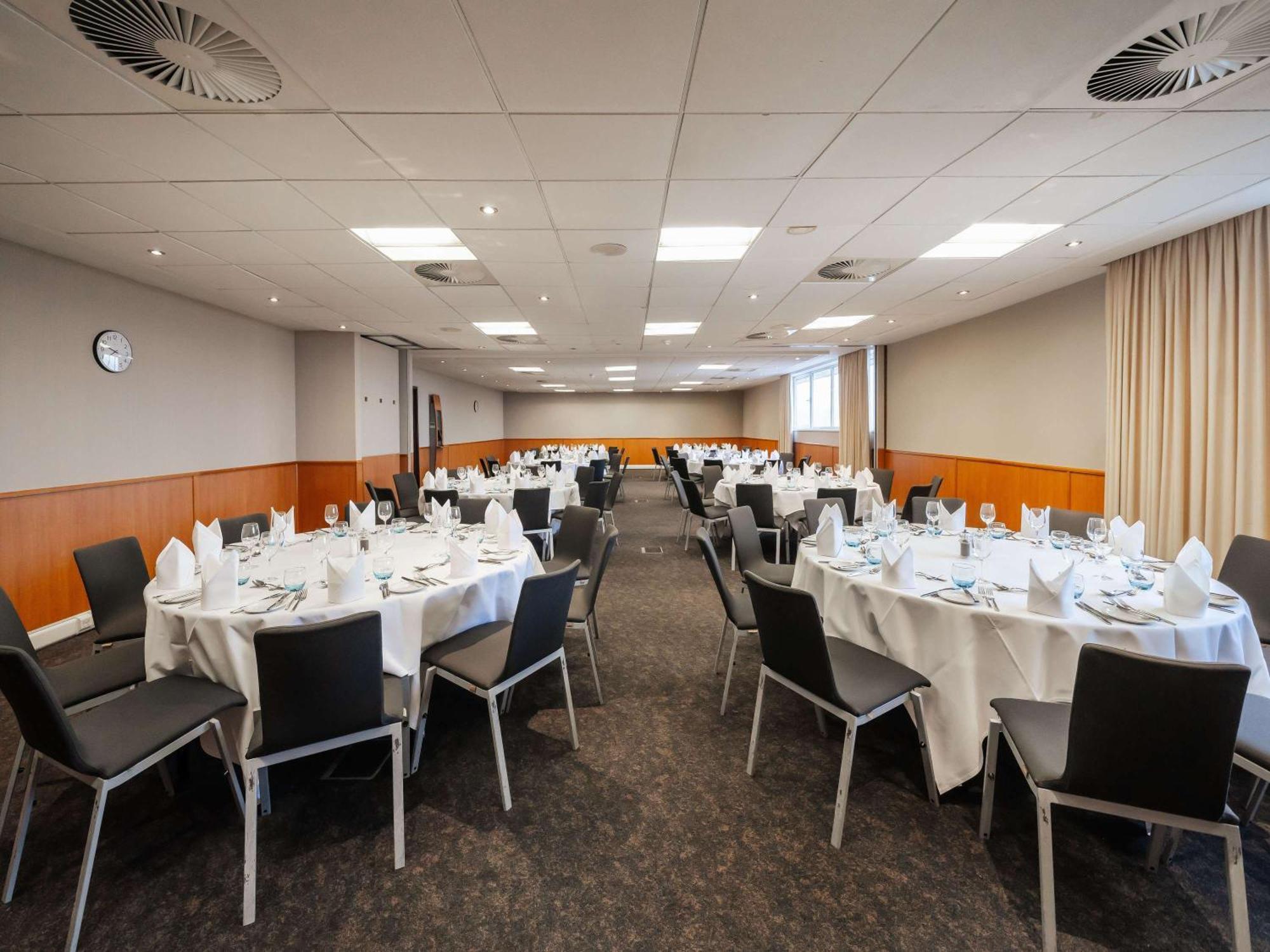 Novotel Milton Keynes Buitenkant foto