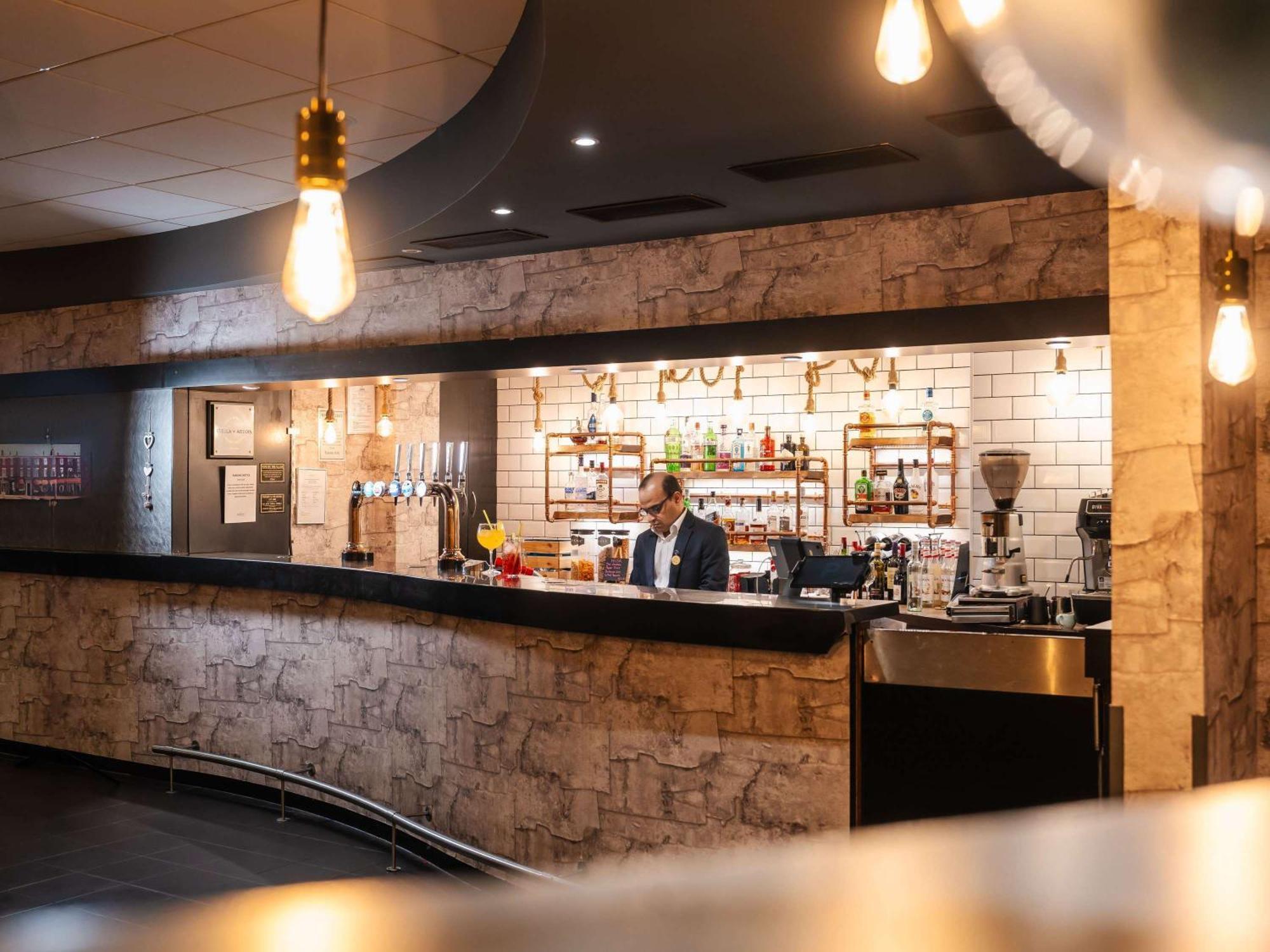 Novotel Milton Keynes Buitenkant foto