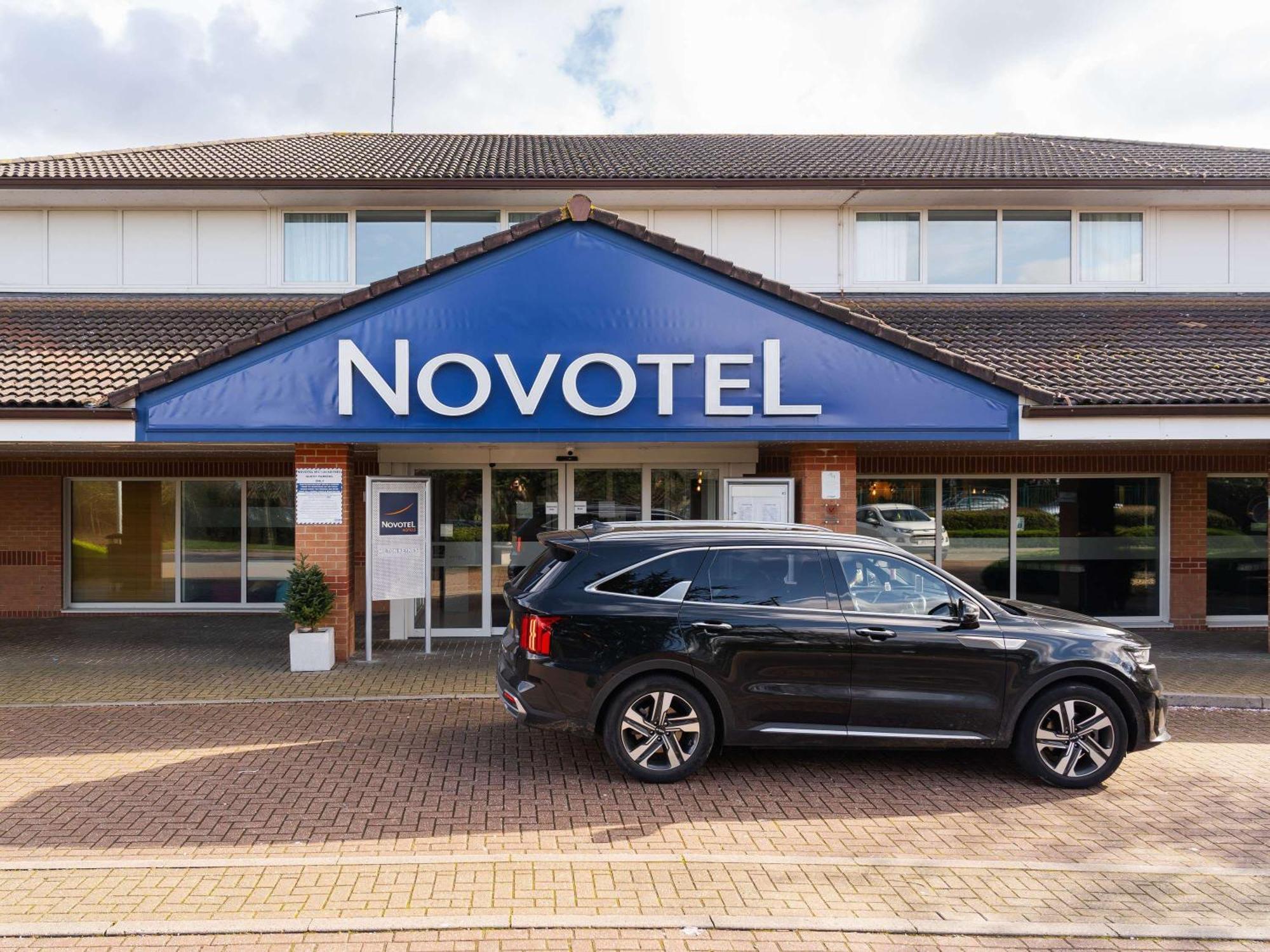 Novotel Milton Keynes Buitenkant foto