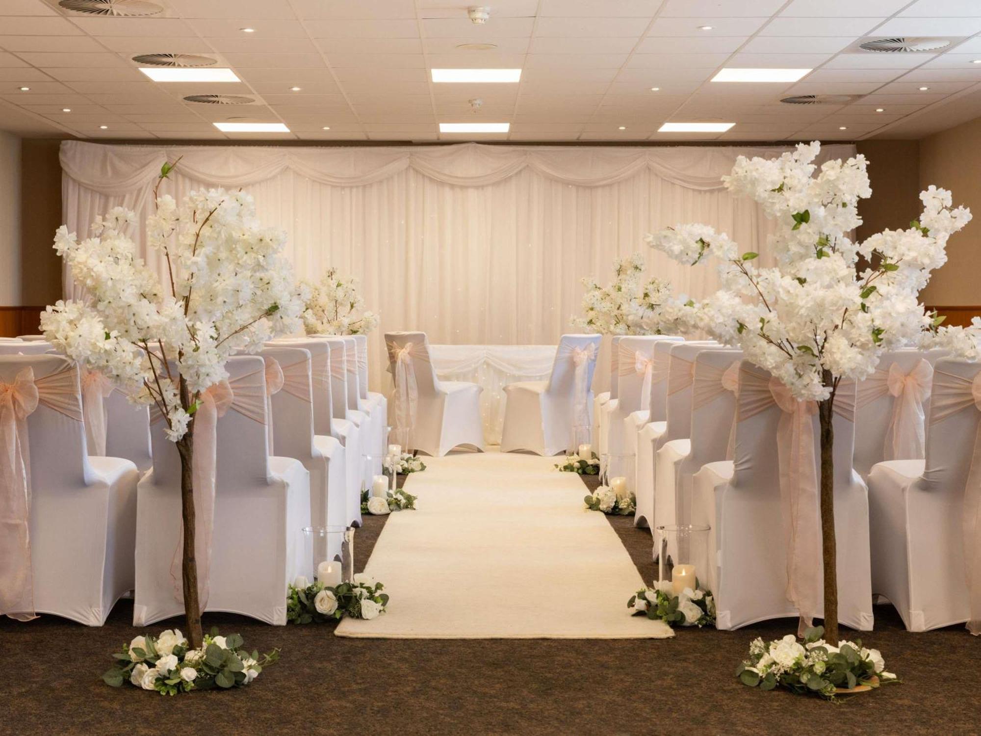 Novotel Milton Keynes Buitenkant foto
