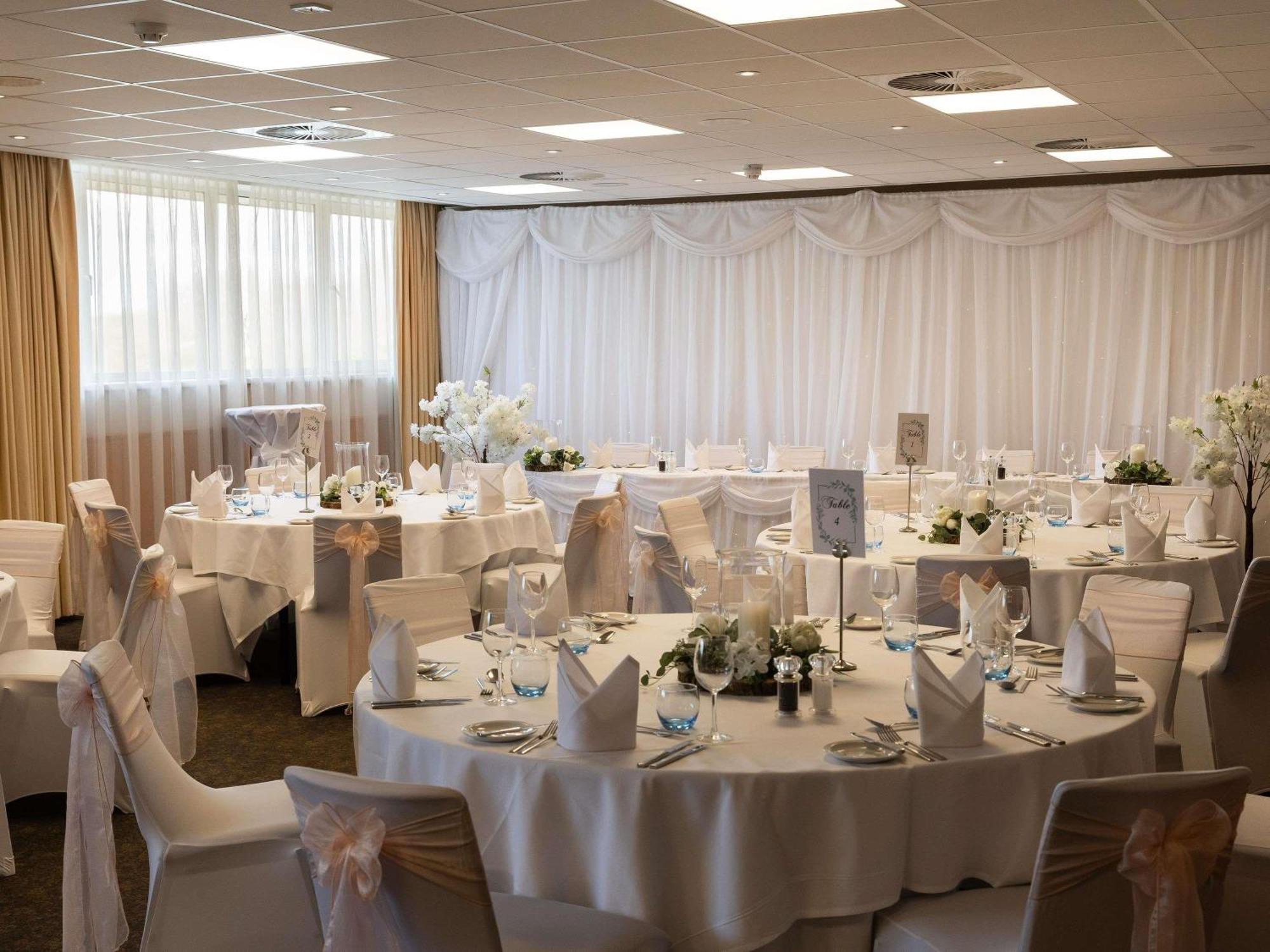 Novotel Milton Keynes Buitenkant foto